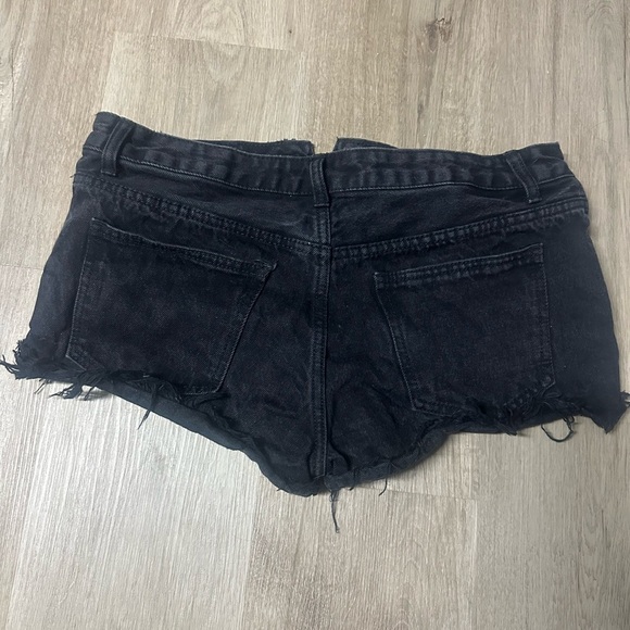 Forever 21 Black Distressed Denim Shorts High Waist Size 29 - Picture 5 of 5